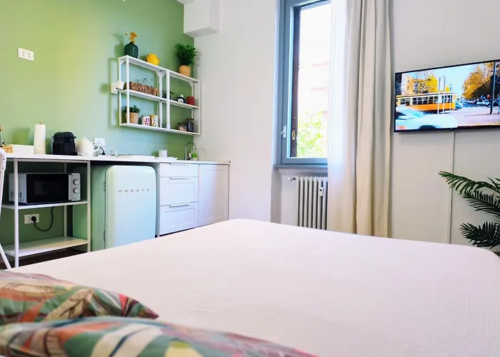 Sunny Flat 50 Meters From The Metro